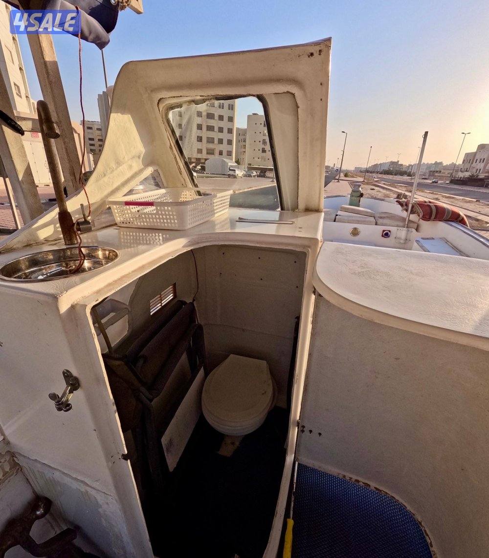 للبيع طراد رنار ٢٨ قدم مديل ٢٠٠٥ عليه ٢ ماكينة ياماها ١٤٠ مديل ٢٠١٠5