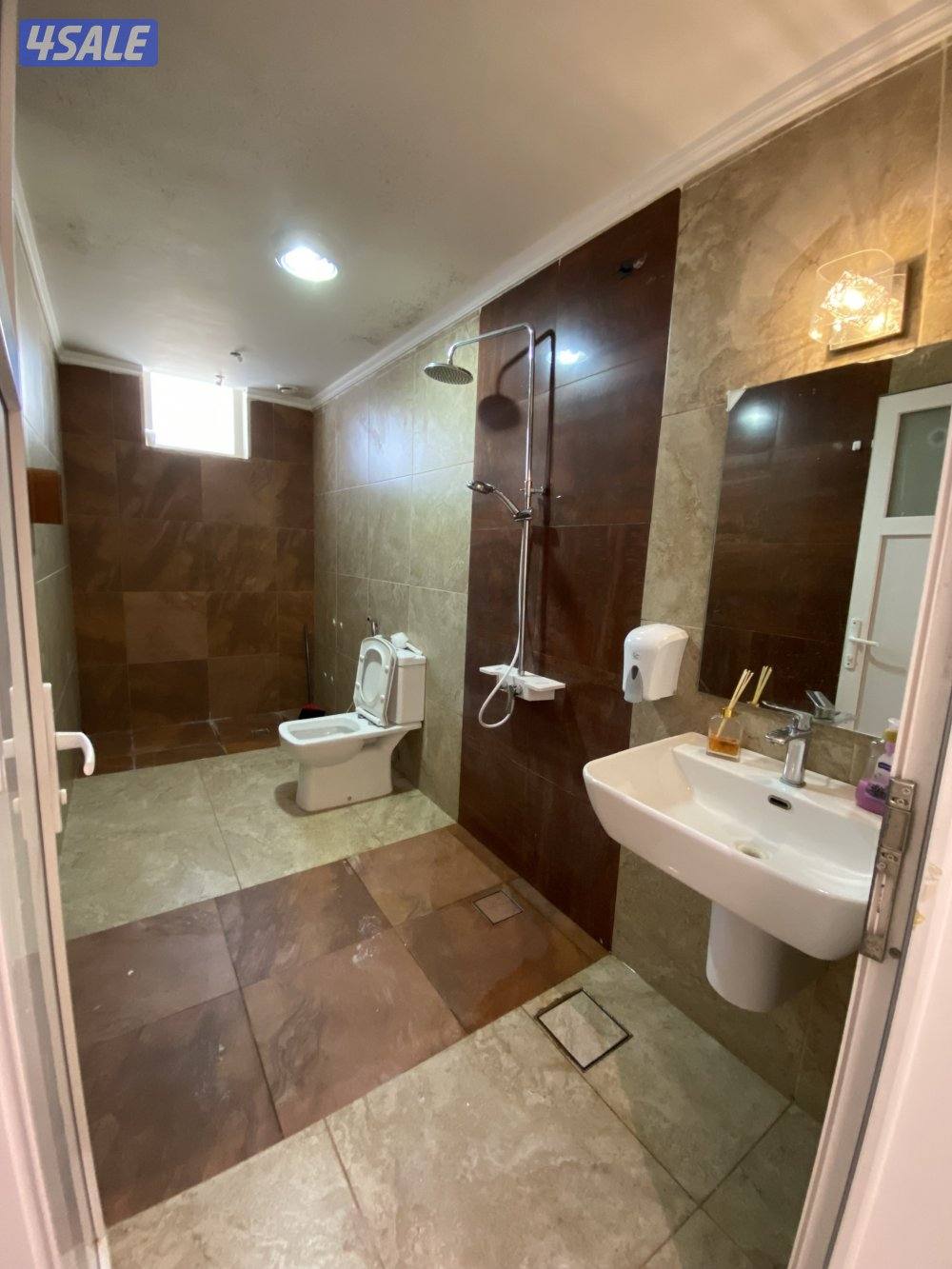 للإيجار دور اول راقي بجابر الاحمد ق٥1