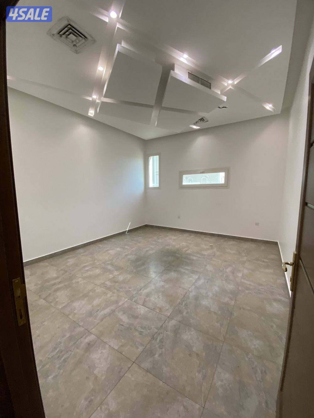 للإيجار دور اول راقي بجابر الاحمد ق٥5