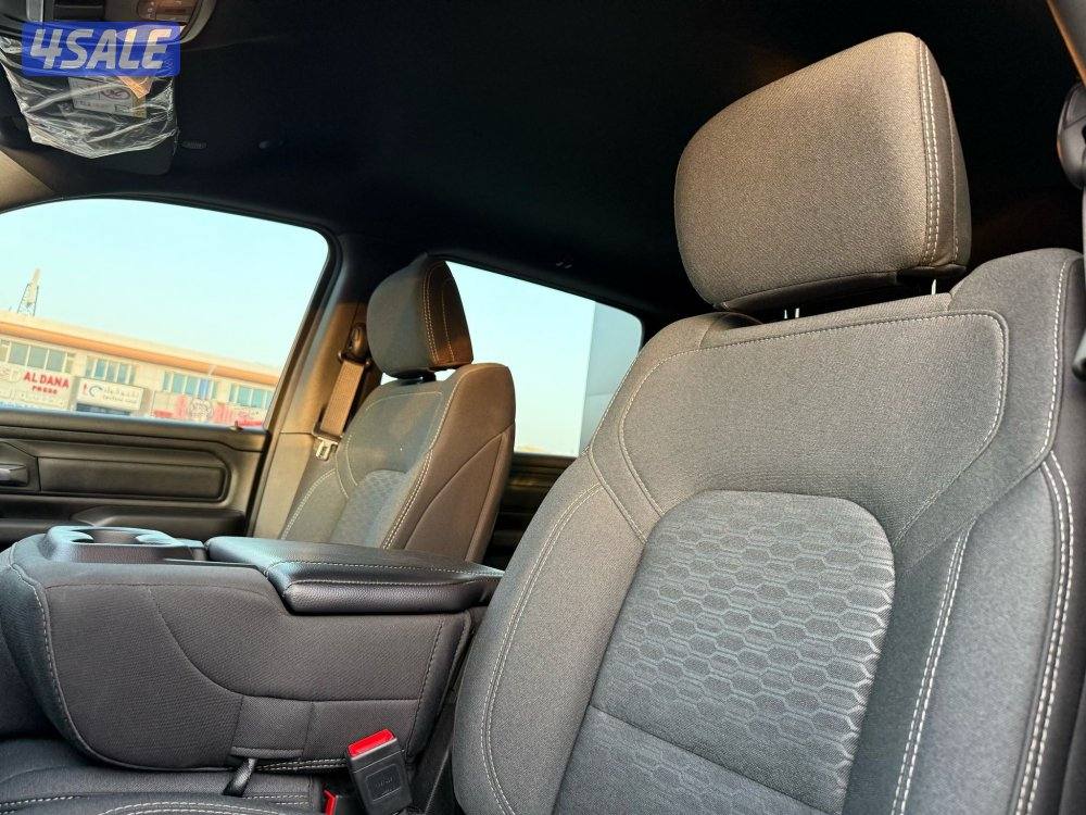 RAM TRADESMAN 4*4 _2025 صبغ الوكالة8