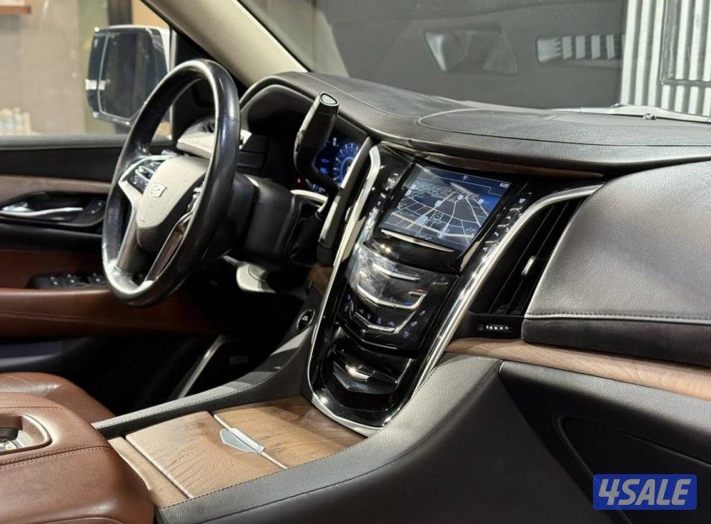 للبيع اسكاليد ٢٠٢٠ ماشي ٩٠ الف فقط شرط الفحص6