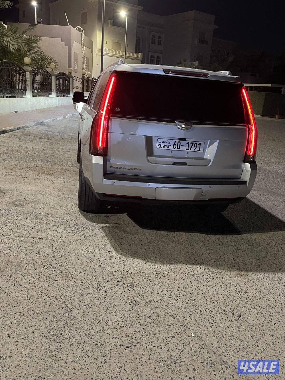 للبيع اسكاليد ٢٠٢٠ ماشي ٩٠ الف فقط شرط الفحص1