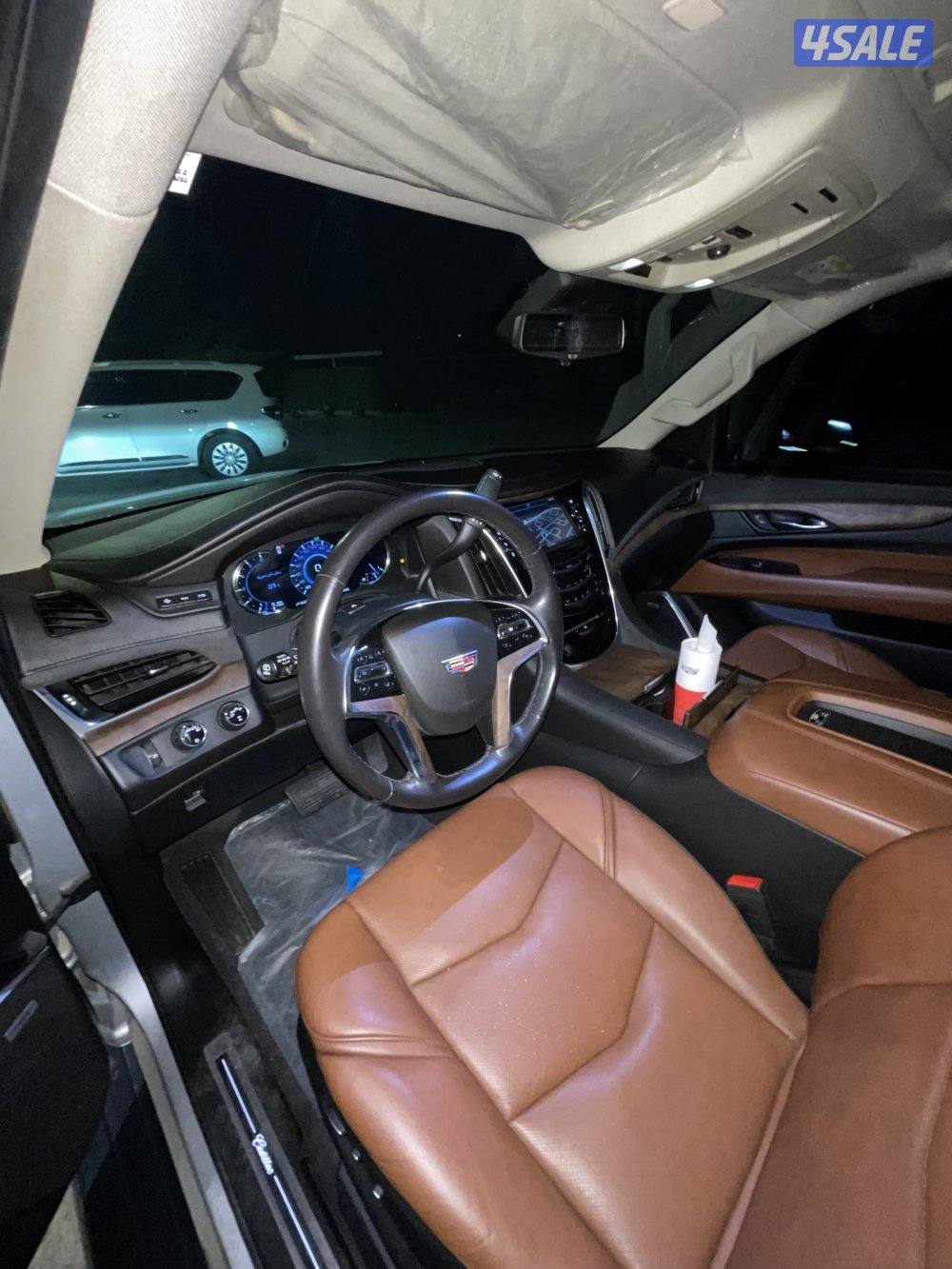 للبيع اسكاليد ٢٠٢٠ ماشي ٩٠ الف فقط شرط الفحص4