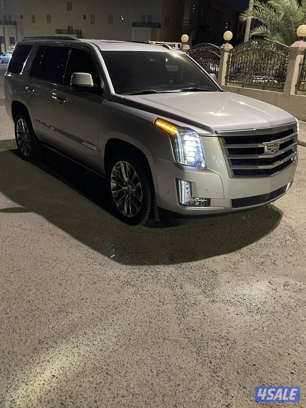 للبيع اسكاليد ٢٠٢٠ ماشي ٩٠ الف فقط شرط الفحص6