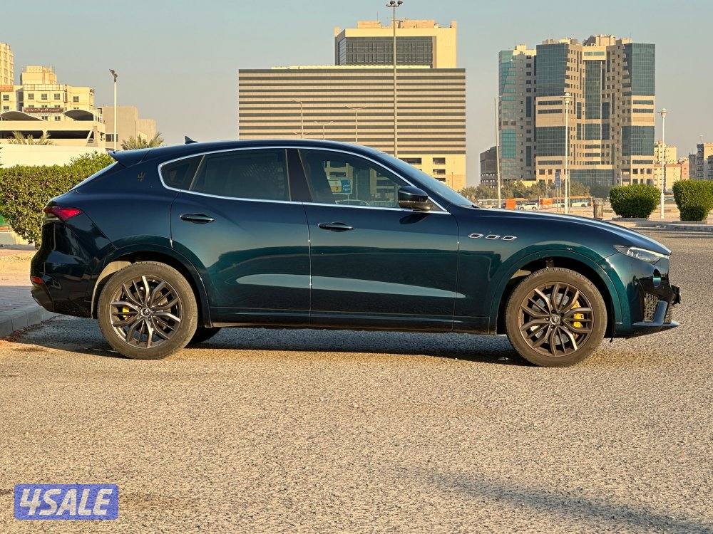 مازراتي ليفانتي 
موديل 2022 
عداد: ٦٠ الف4