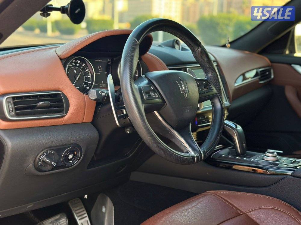 مازراتي ليفانتي 
موديل 2022 
عداد: ٦٠ الف8