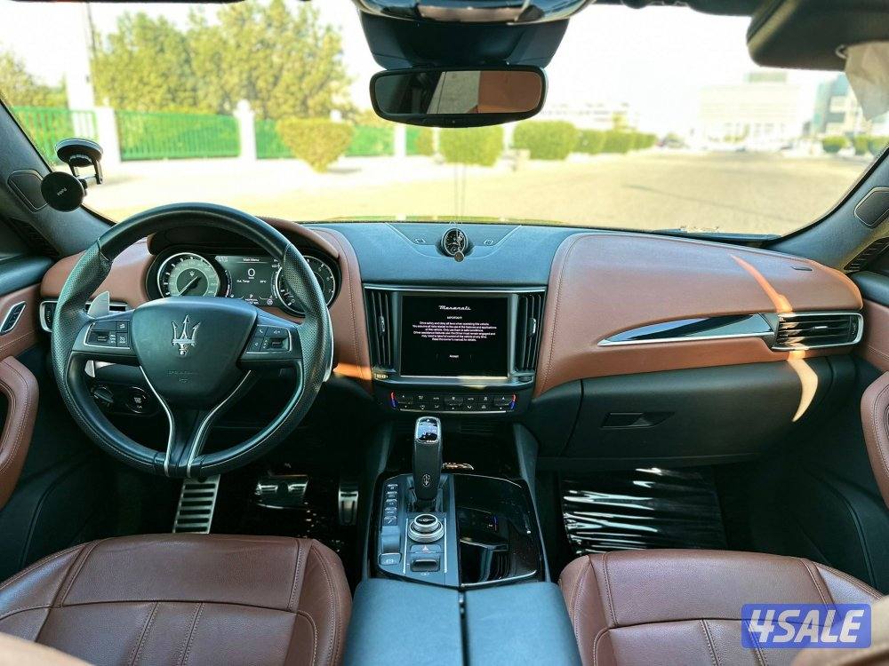 مازراتي ليفانتي 
موديل 2022 
عداد: ٦٠ الف10