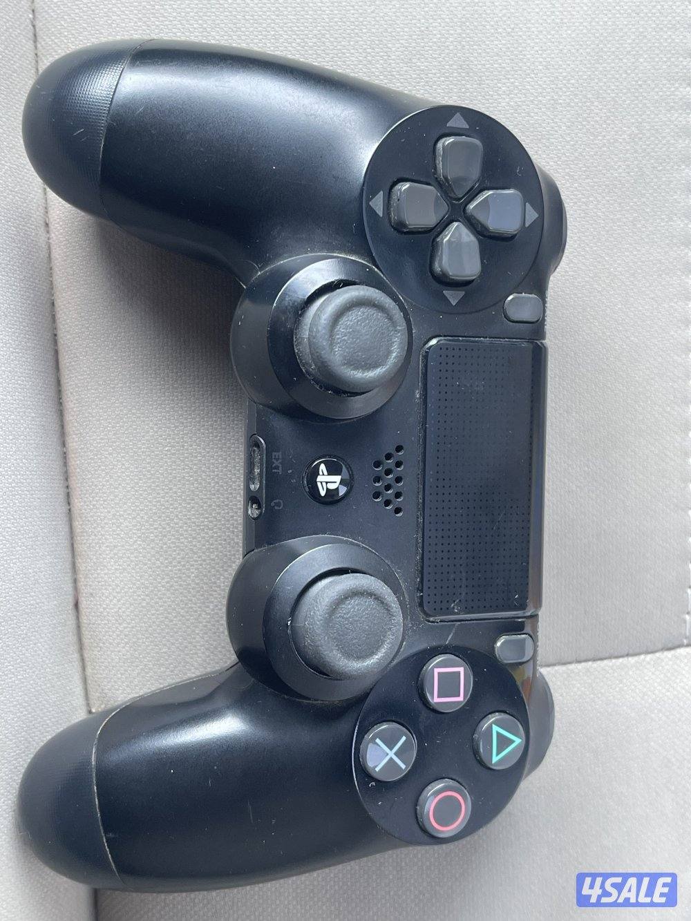 يد بلاي ستيشن 4 برو0