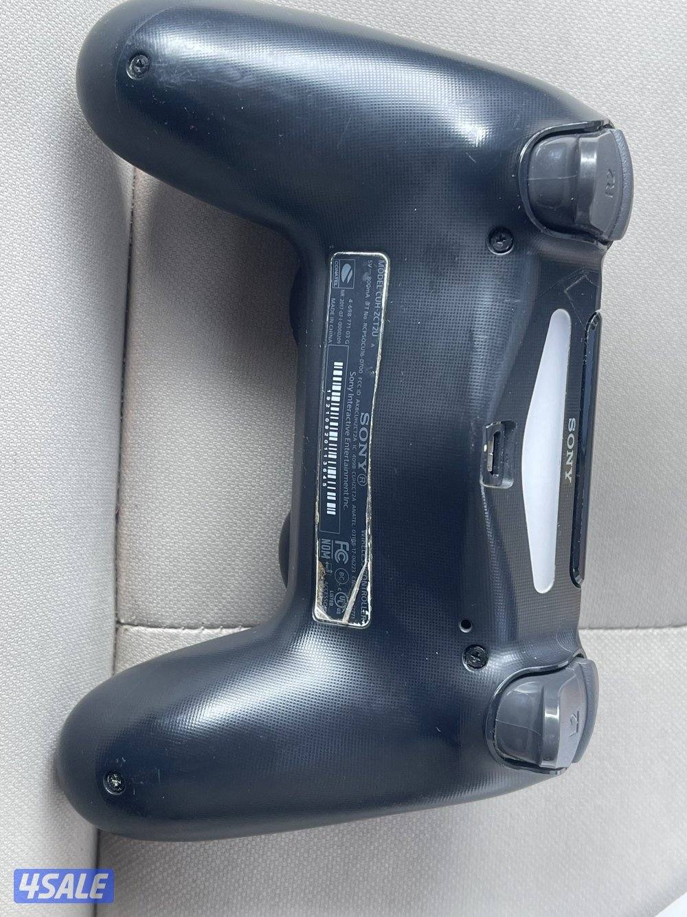 يد بلاي ستيشن 4 برو2