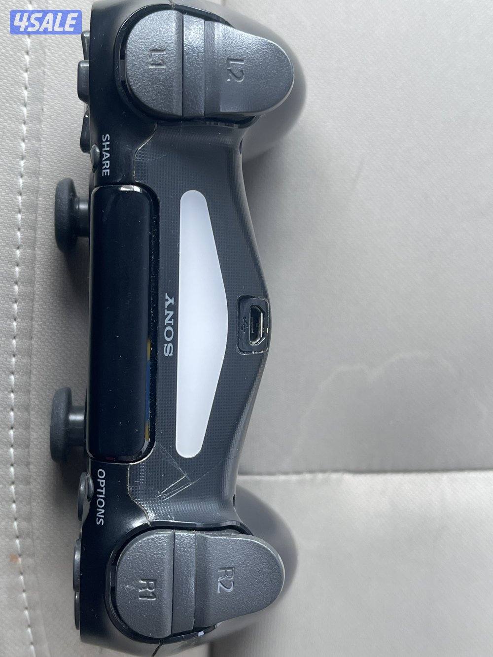 يد بلاي ستيشن 4 برو3