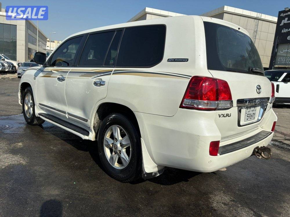 لاند كروزر VXR -V8 موديل 20112