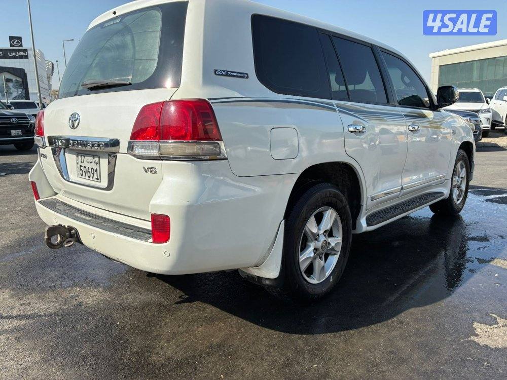 لاند كروزر VXR -V8 موديل 20113