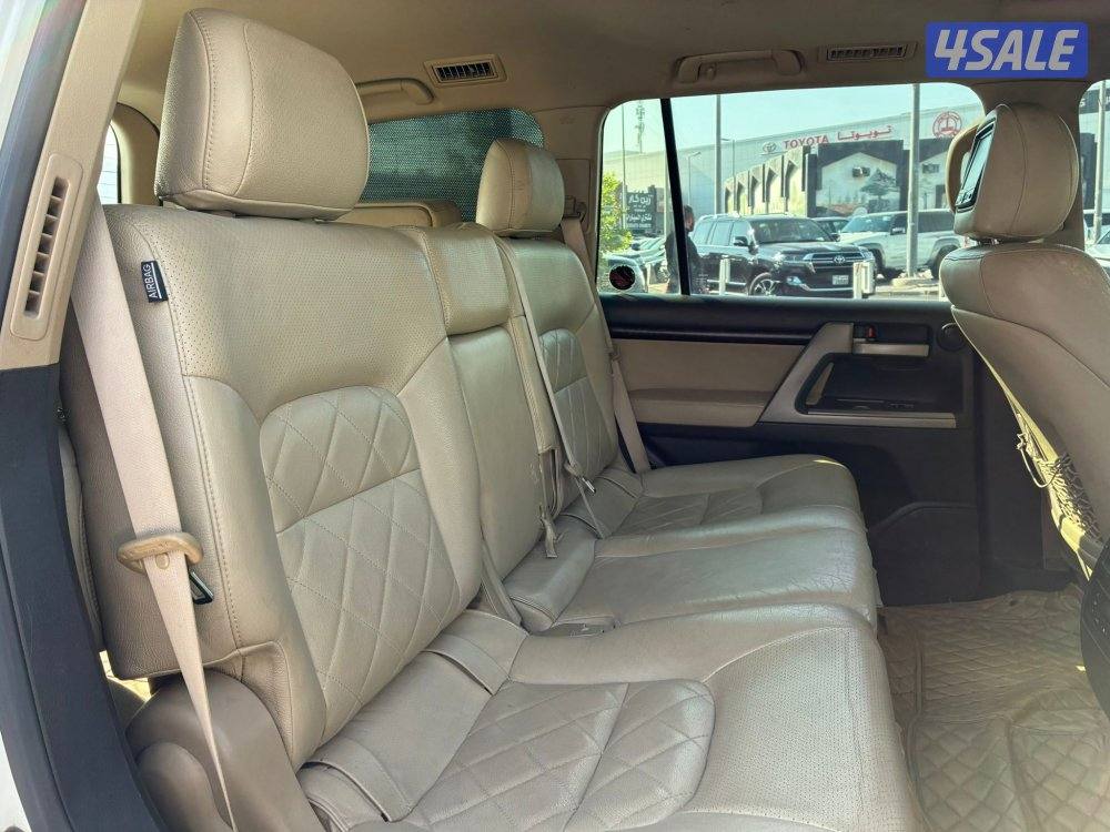 لاند كروزر VXR -V8 موديل 20114