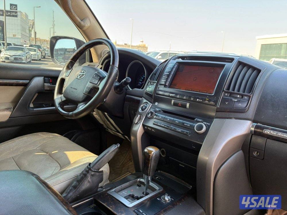 لاند كروزر VXR -V8 موديل 20116