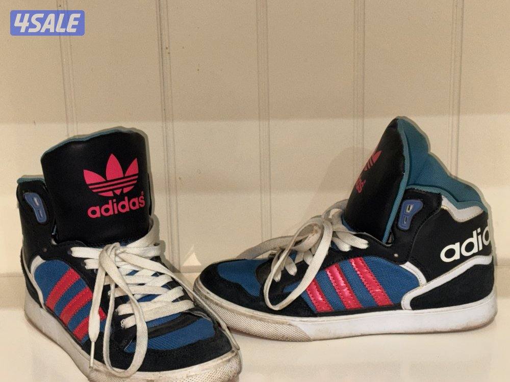 حذاء رياضي مستعمل. الاول نايكي اير ٣٨ /  الحذاء الثاني اديداس  ٣٩1