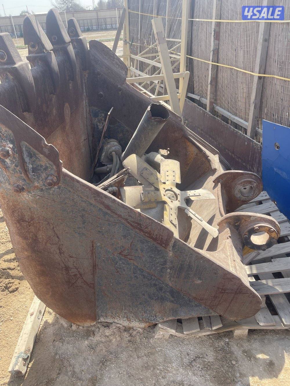 للبيع ماكينة تكييف ومعدات حفارة0