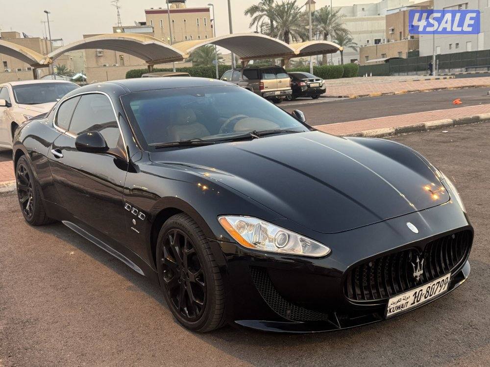 ميزراتي موديل. 2011 اسود. من داخل تان   السعر ٢٩٠٠2