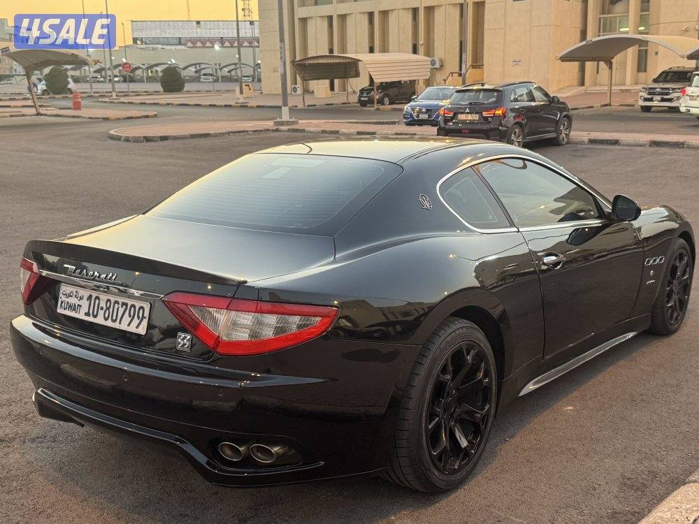 ميزراتي موديل. 2011 اسود. من داخل تان   السعر ٢٩٠٠4