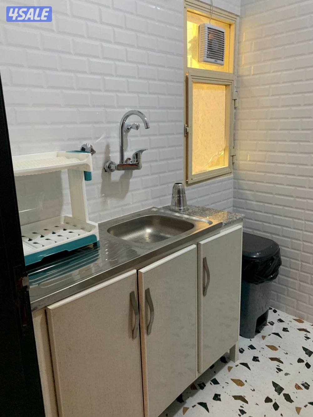 شقق للايجار خلو وفاضي غرفة وصالة ومطبخ وحمام تشطيب سوبر لوكس15