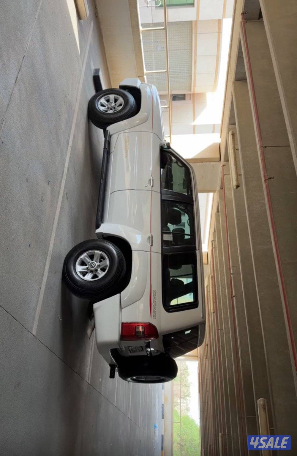 للبيع سفاري موديل ٢٠٠٩ قير عادي3