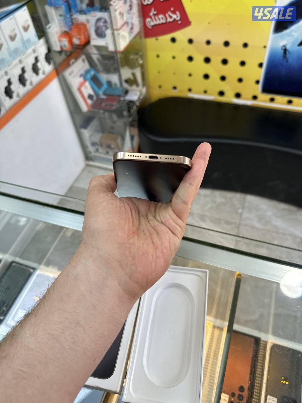 ايفون ١٦ برو ماكس ٢٥٦ جيجا  بطاريه ١٠٠4