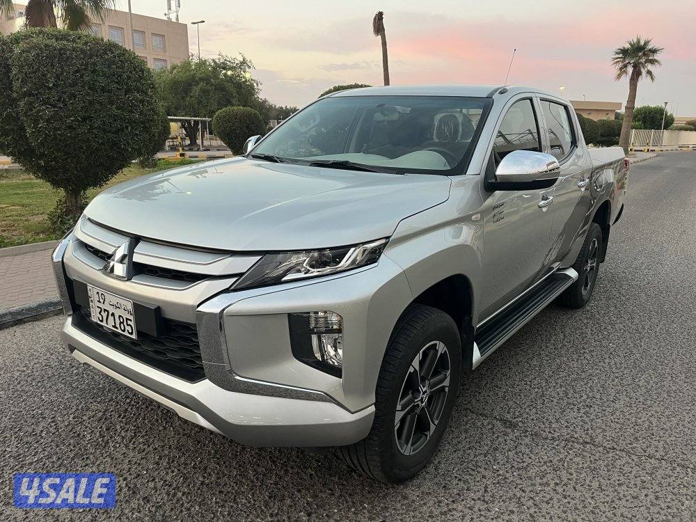 وانيت دبل ميتسوبيشي 2022عداد 26 سيرفس منتظم ( بنزين)صبغ الوكالة0