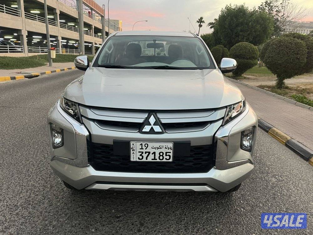 وانيت دبل ميتسوبيشي 2022عداد 26 سيرفس منتظم ( بنزين)صبغ الوكالة2