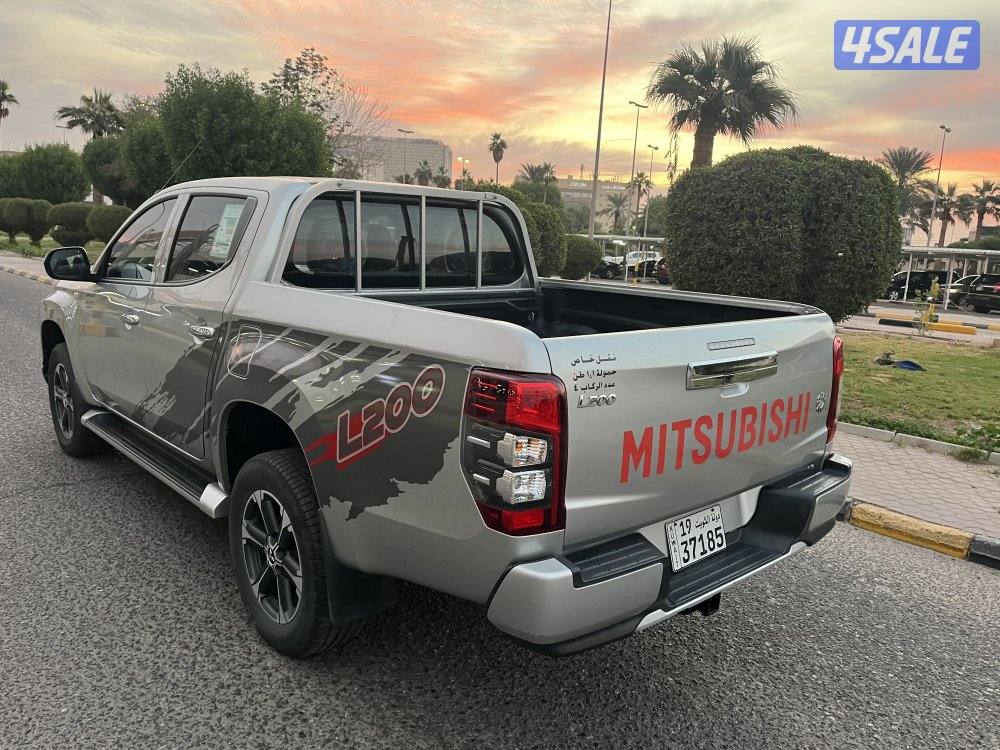 وانيت دبل ميتسوبيشي 2022عداد 26 سيرفس منتظم ( بنزين)صبغ الوكالة3