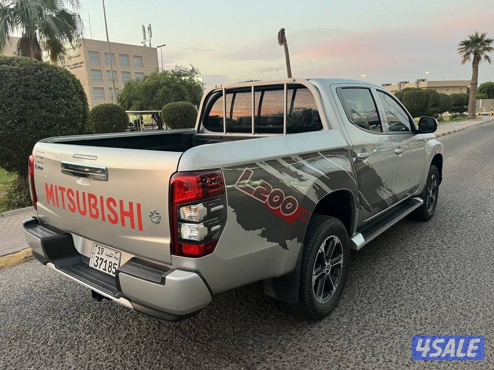 وانيت دبل ميتسوبيشي 2022عداد 26 سيرفس منتظم ( بنزين)صبغ الوكالة9