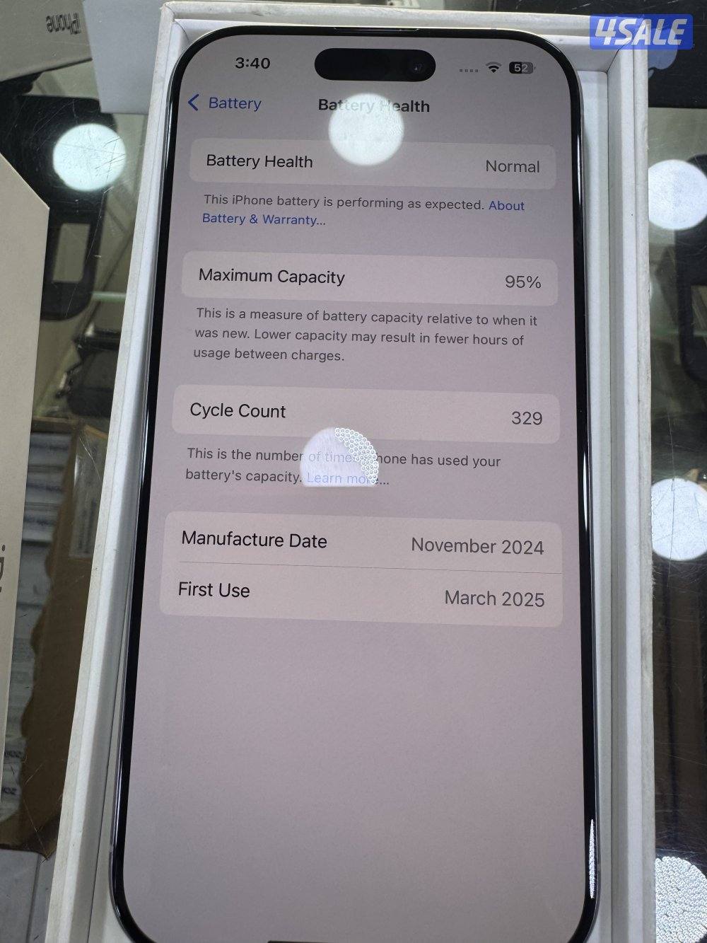 للبيع جهاز ١٦ برو ابيض 256 جيجا بطارية 95% الجهاز نضيف بالكرتون0