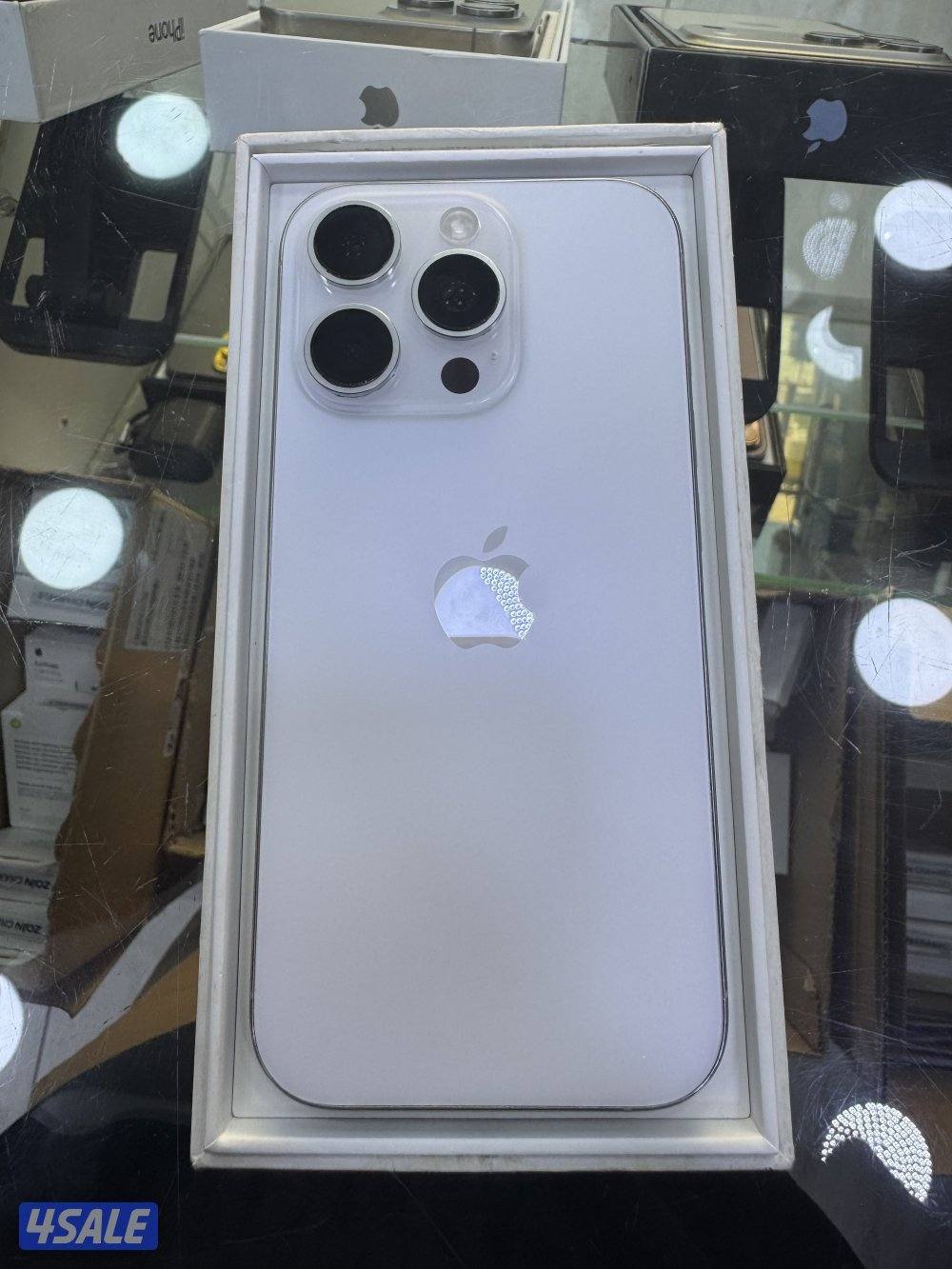 للبيع جهاز ١٦ برو ابيض 256 جيجا بطارية 95% الجهاز نضيف بالكرتون1