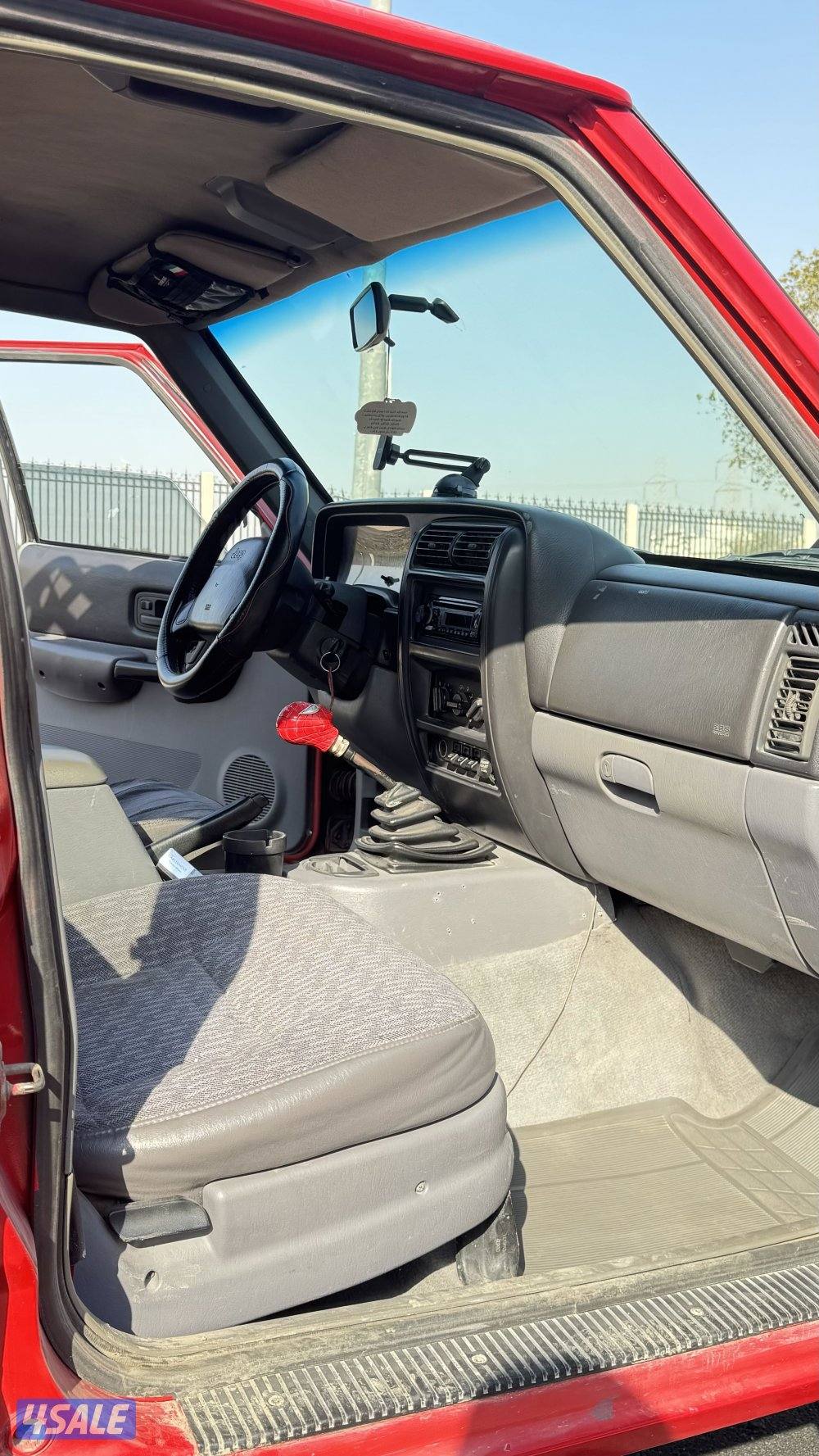 للبيع جيب شروكي جاهز للموسم قير عادي موديل ١٩٩٧ امريكي عزمه طيب ،3