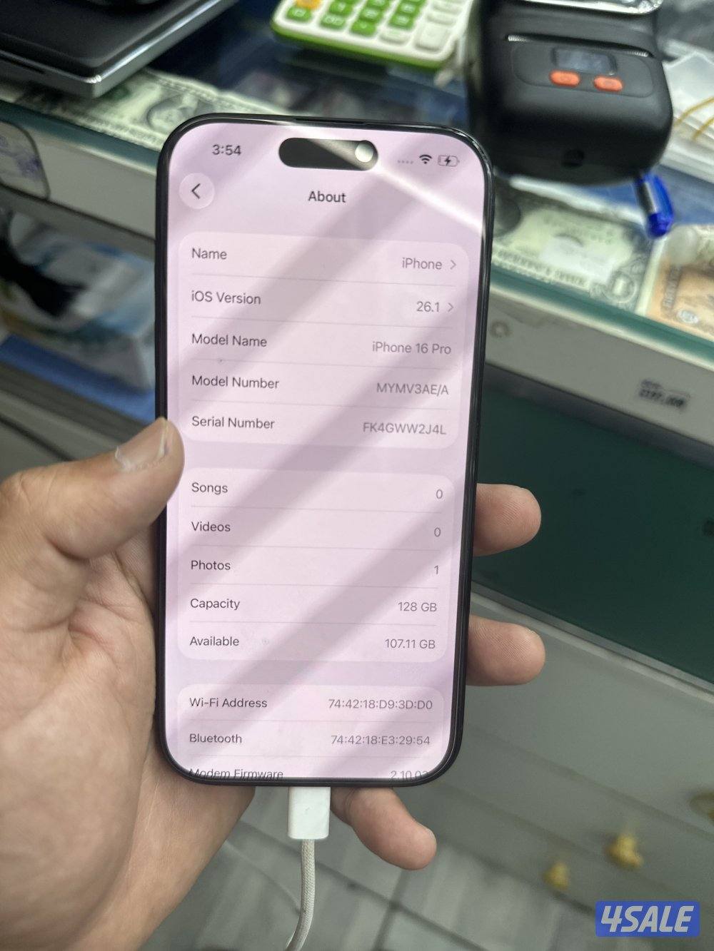 Iphone 16 pro 128 gb used like new0