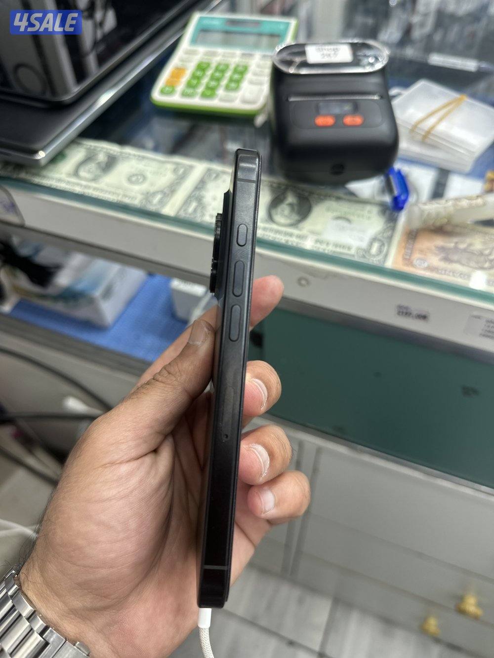 Iphone 16 pro 128 gb used like new4