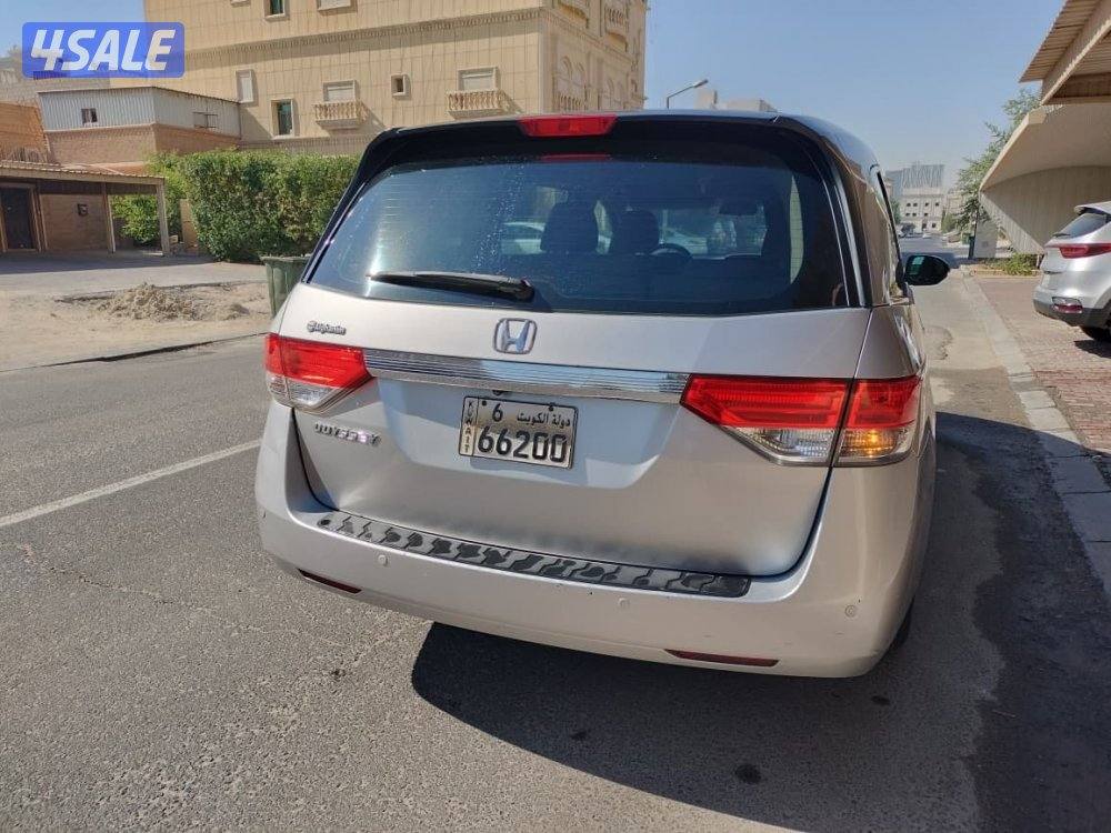 للبيع هوندا اوديسي صبغ وكاله لون فضي من الداخل مخمل7