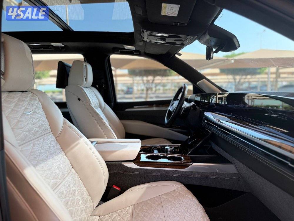 للبيع : اسكاليد بلاتينوم سبورت موديل : 2025 عداد : 19 الف8