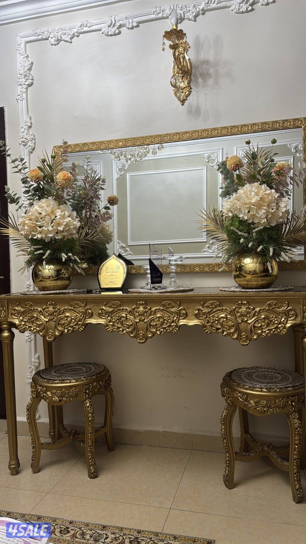 قعده صاله للبيع ، كونسول كامل مع ٣ طاولات، طاوله وسط مع صغار1