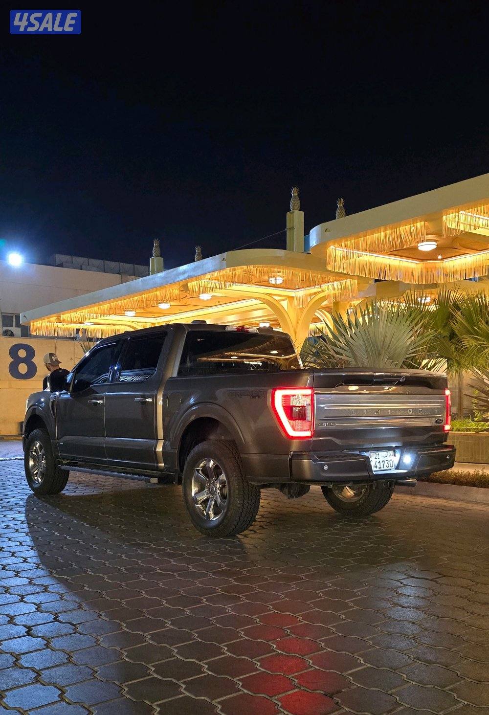 للبيع او للبدل لاريت 8 سلندر FX4 ماشي 80 الف كيلو تحت الكفاله1