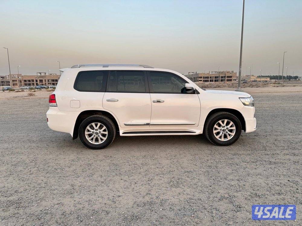 تويوتا لاندكروزر ٢٠١٨ بحالة ممتازة1