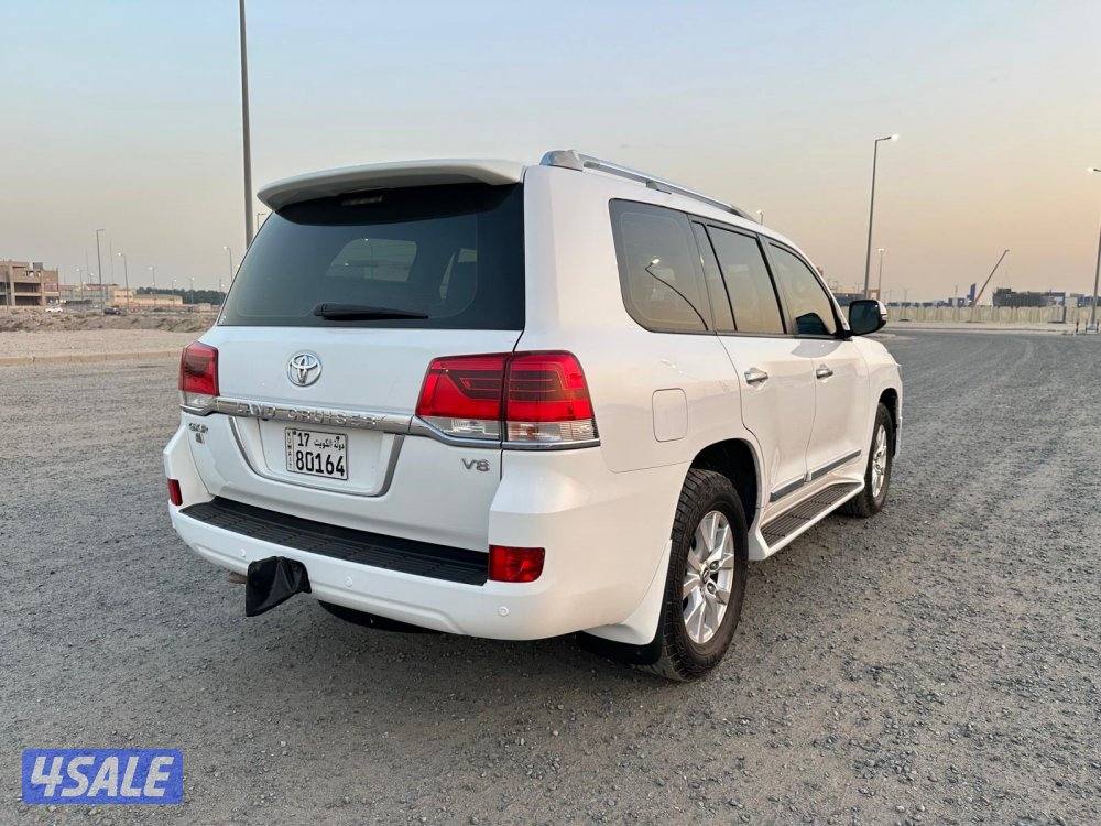 تويوتا لاندكروزر ٢٠١٨ بحالة ممتازة2