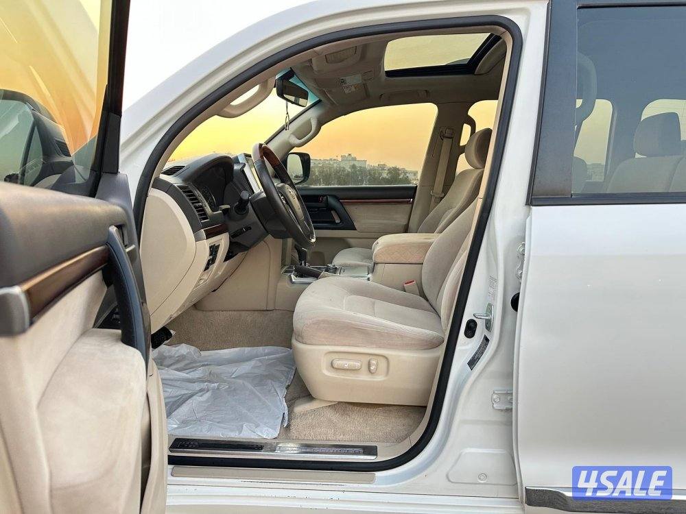 تويوتا لاندكروزر ٢٠١٨ بحالة ممتازة8