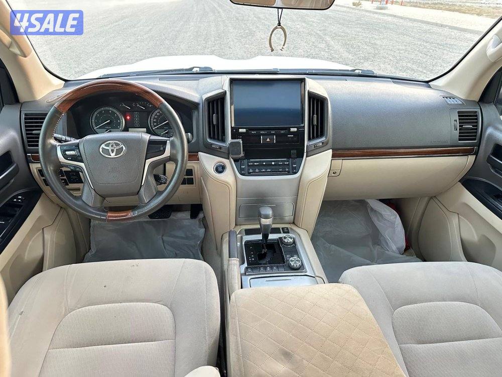 تويوتا لاندكروزر ٢٠١٨ بحالة ممتازة9
