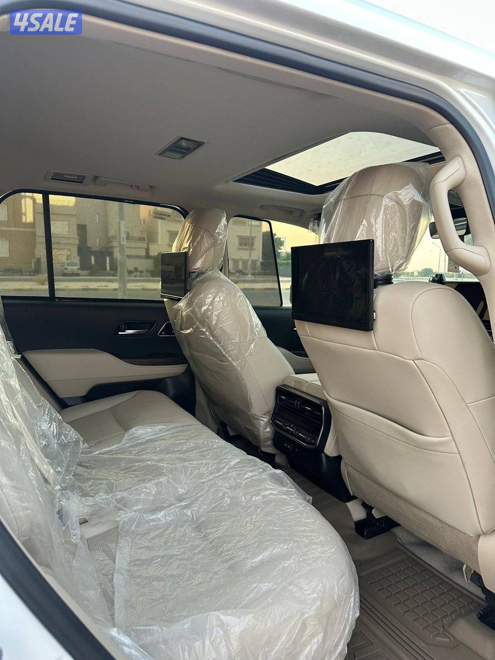 لاندكروزر vxr 2024 فل الفل بحالة المصنع6