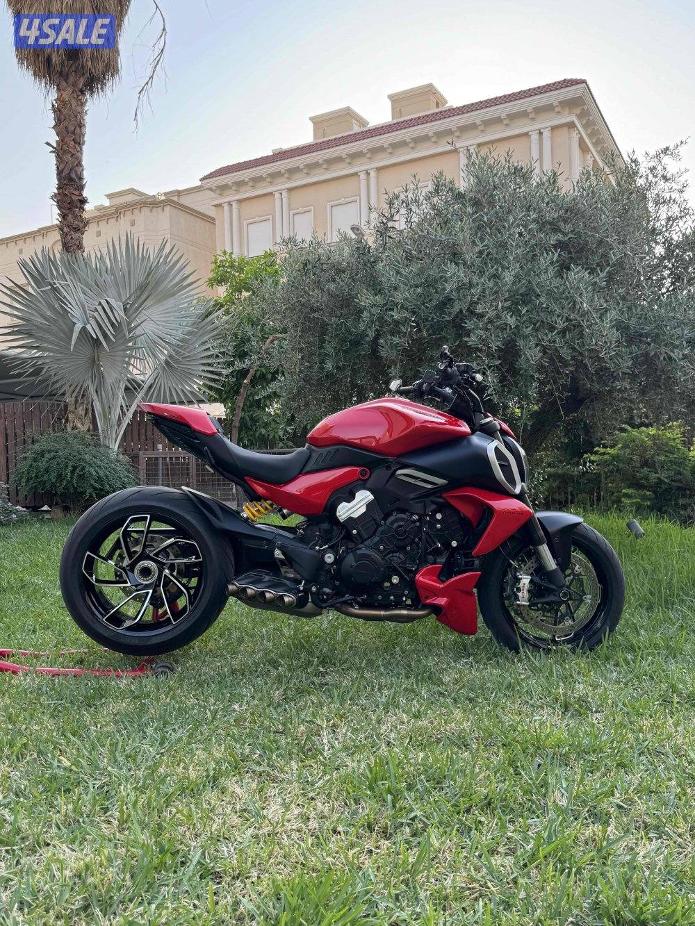 Diavel v4 للبيع1