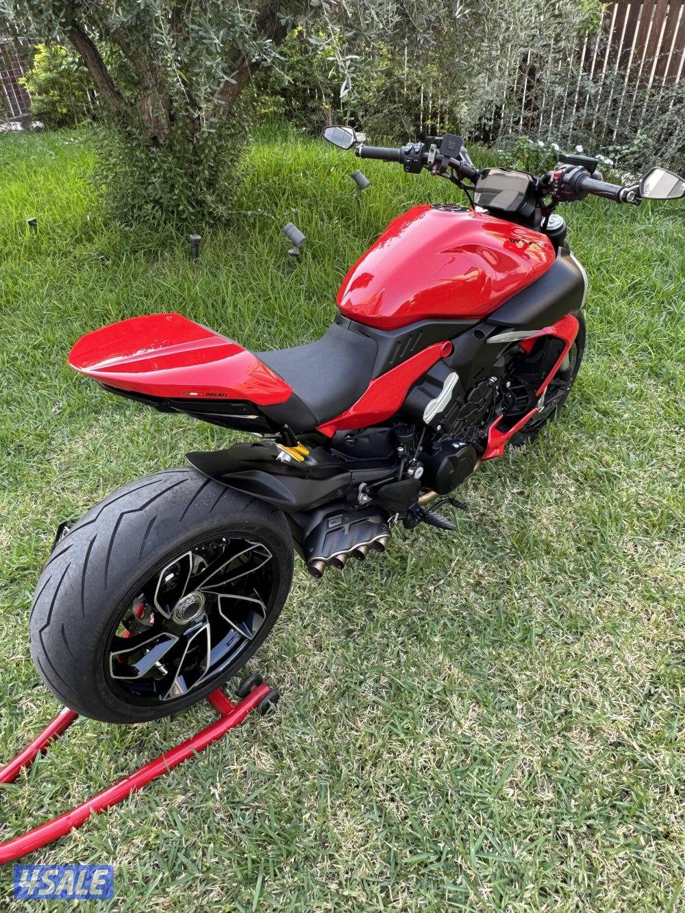 Diavel v4 للبيع4