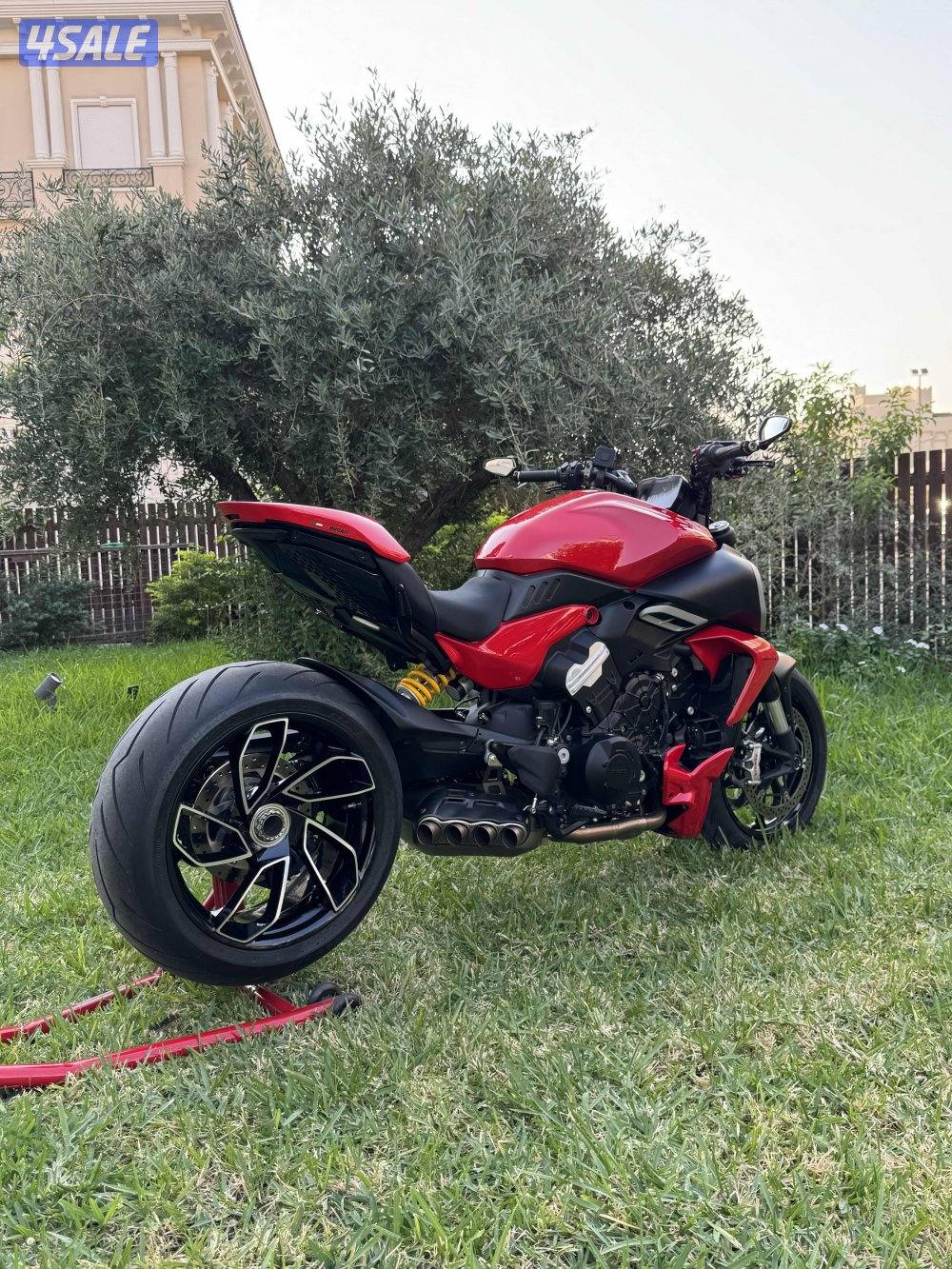 Diavel v4 للبيع6
