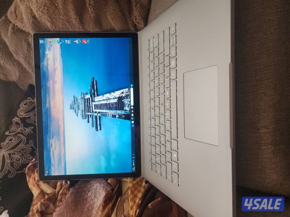 سيرفيس بوك ٣0