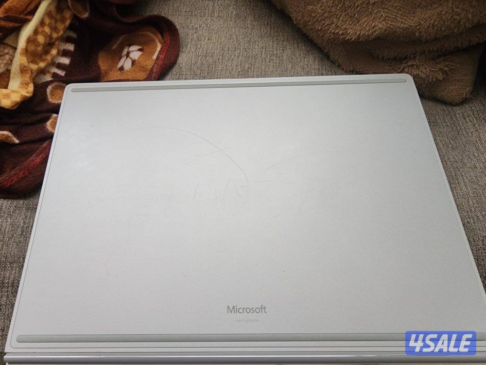 سيرفيس بوك ٣6