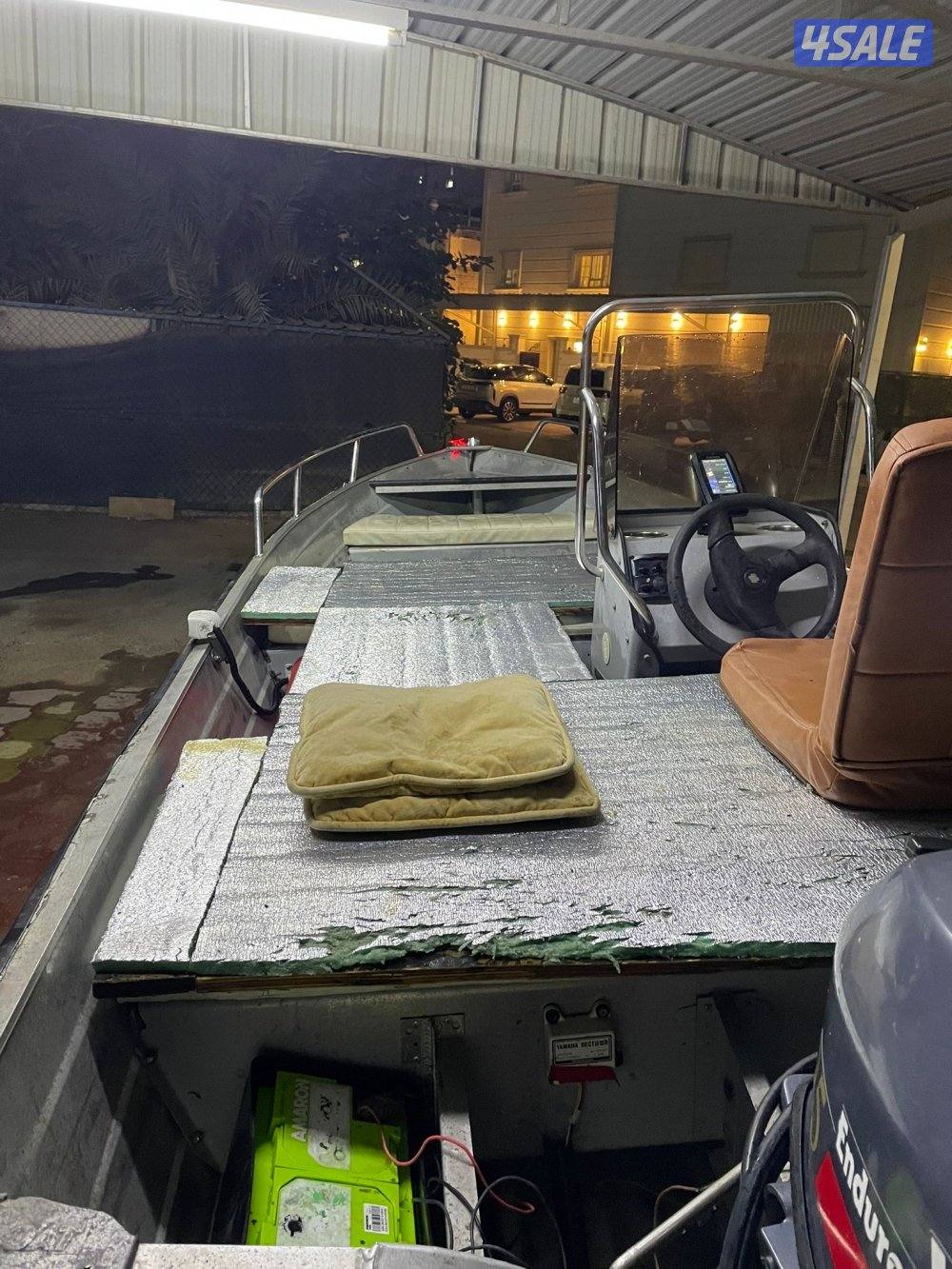 طراد ١٤ قدم ألمنيوم موديل ٢٠٠٠ ومكينة ياماها ٢٥5