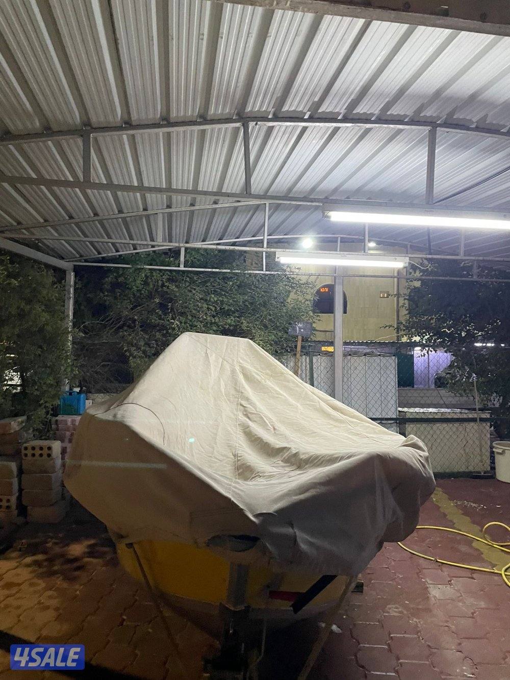 طراد ١٤ قدم ألمنيوم موديل ٢٠٠٠ ومكينة ياماها ٢٥6